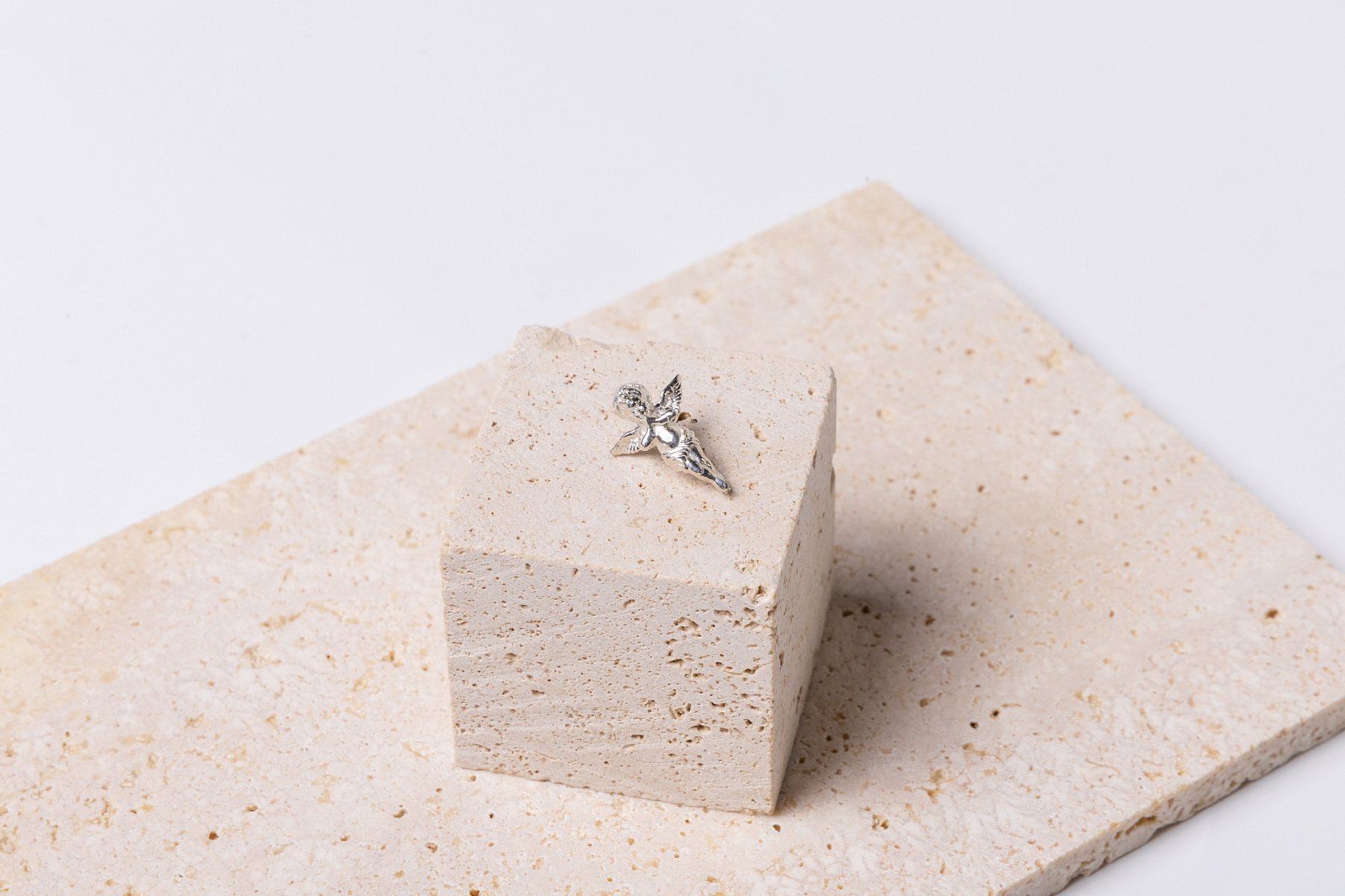 ANDĚL NÁRAMEK HEDVÁBÍ