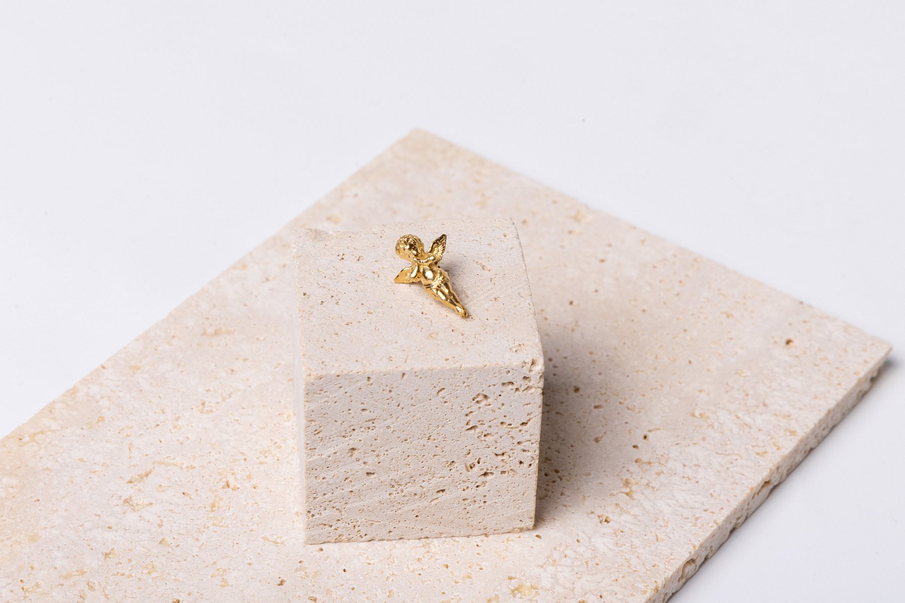 ANDĚL NÁRAMEK HEDVÁBÍ