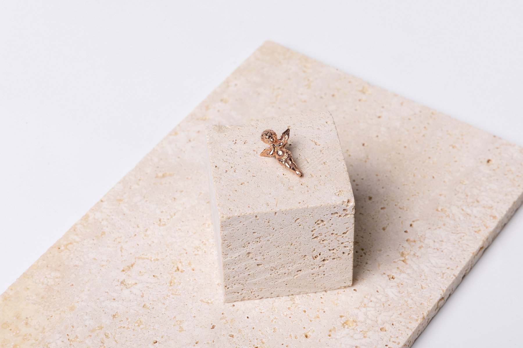 ANDĚL NÁRAMEK HEDVÁBÍ