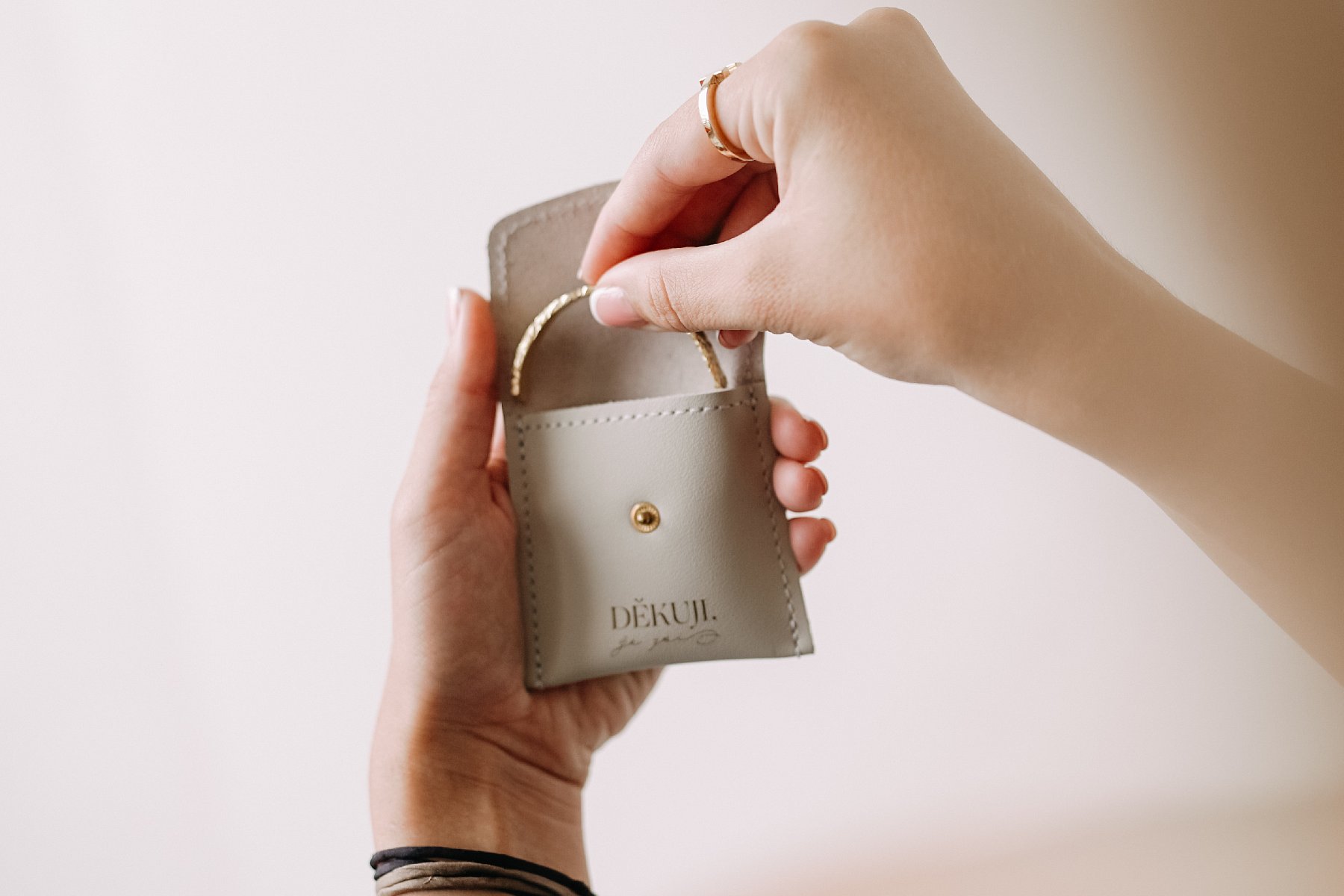 KOŽENÉ POUZDRO NA ŠPERKY